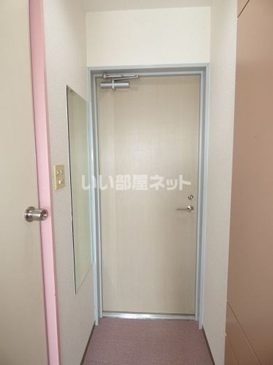 兵庫県小野市片山町(マンション)の賃貸物件の玄関