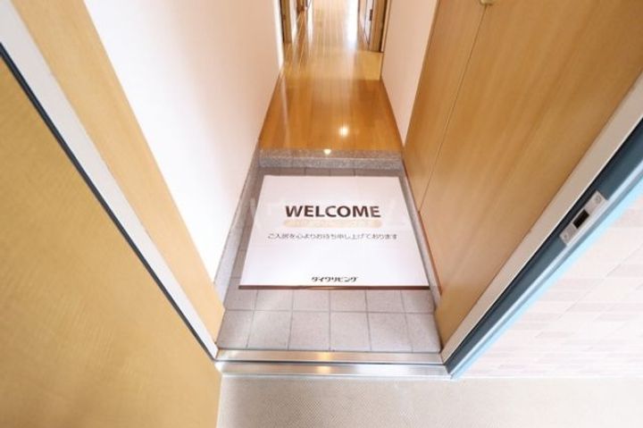 コンフォール・ソシアルの玄関