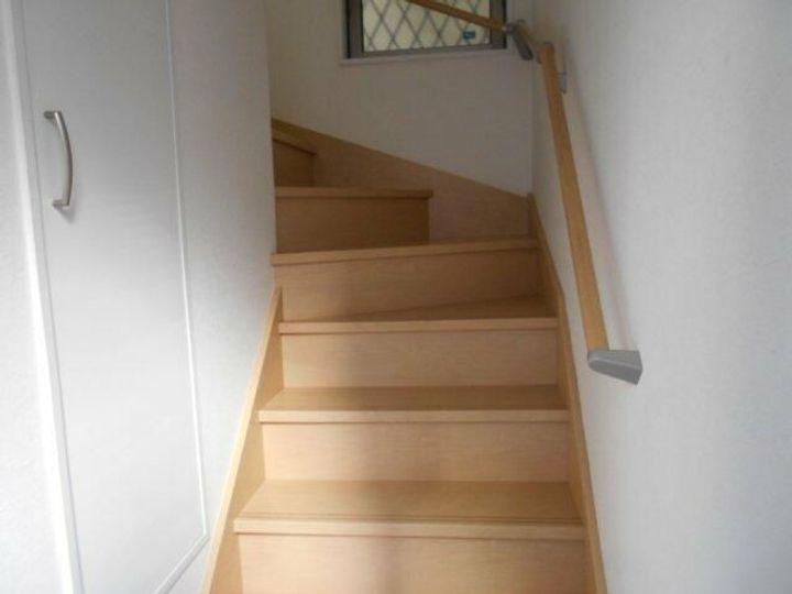 アガルイエ岸町の内装