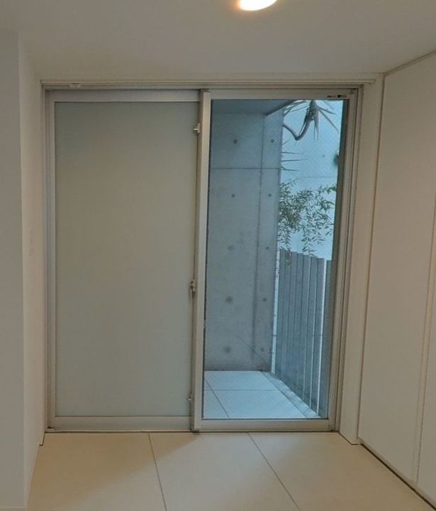 東京都港区赤坂6(マンション)の賃貸物件の玄関