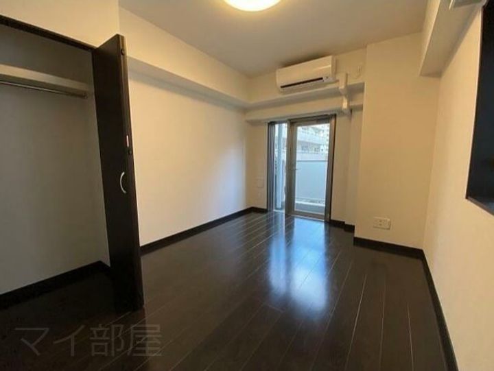 メゾンドヴィレ本郷3丁目の居間