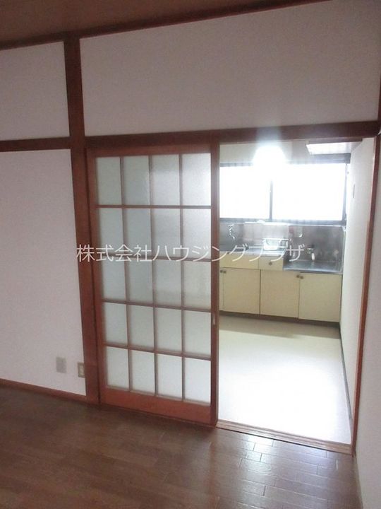 アルカディア弦巻の居間