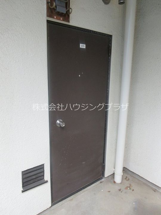 アルカディア弦巻の玄関