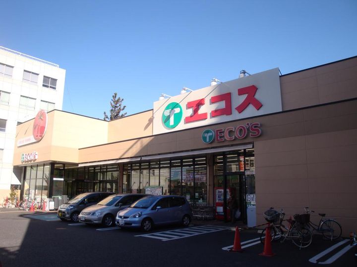 クイーンズアカデミアの周辺
