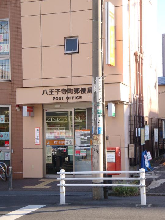 クイーンズアカデミアの周辺