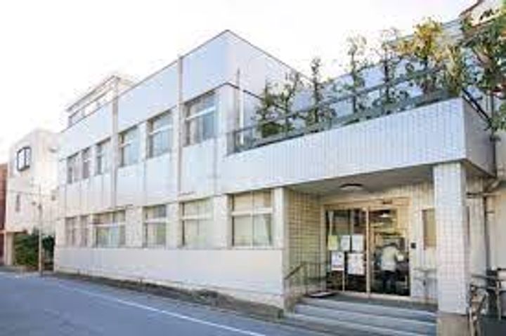 クイーンズアカデミアの周辺