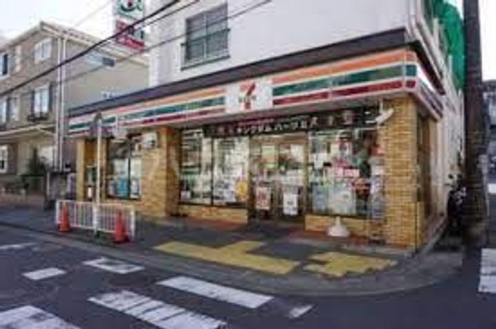 オムサヴァイセキの周辺