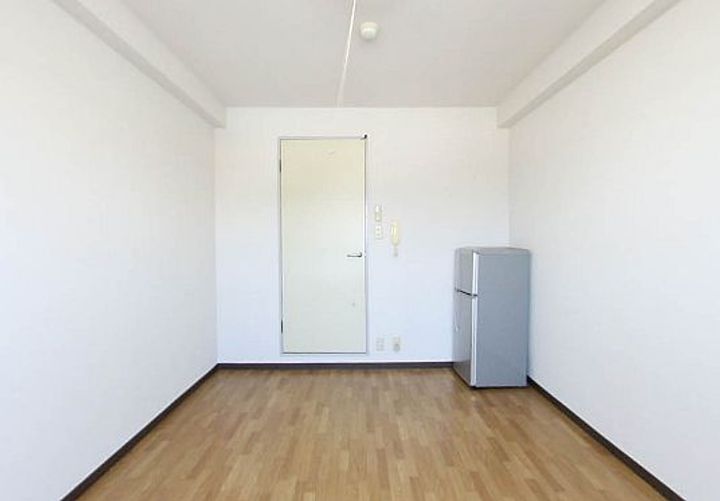 小林マンションの居間