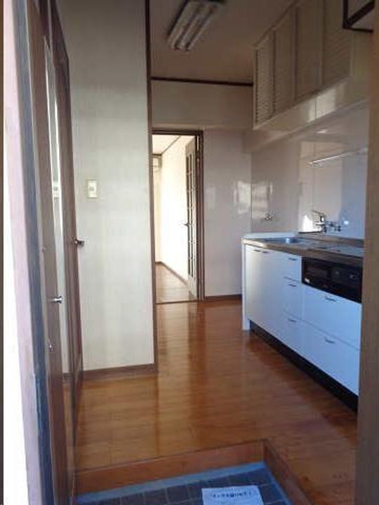 第8年見マンションの玄関