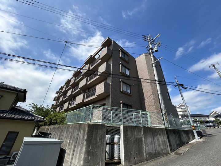 サンヒルズ浮島の外観