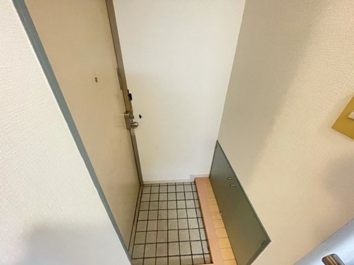 NISHIKANビルの玄関