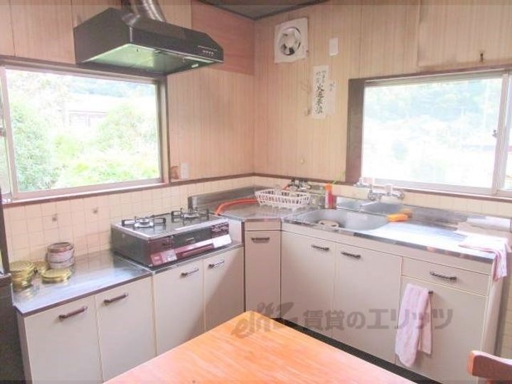 園部町小桜町68-16シェアハウスのキッチン