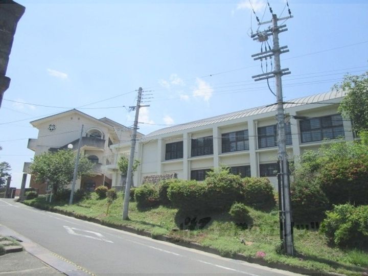 園部町小桜町68-16シェアハウスの周辺