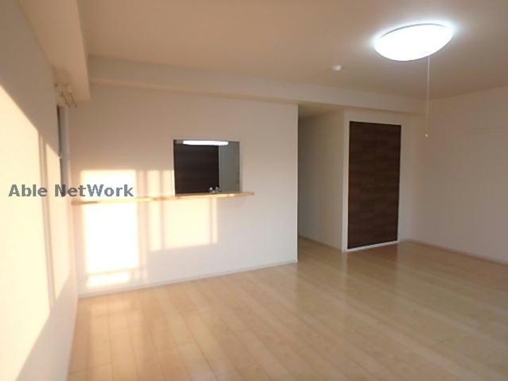 ラ・ペジーブル新町の居間