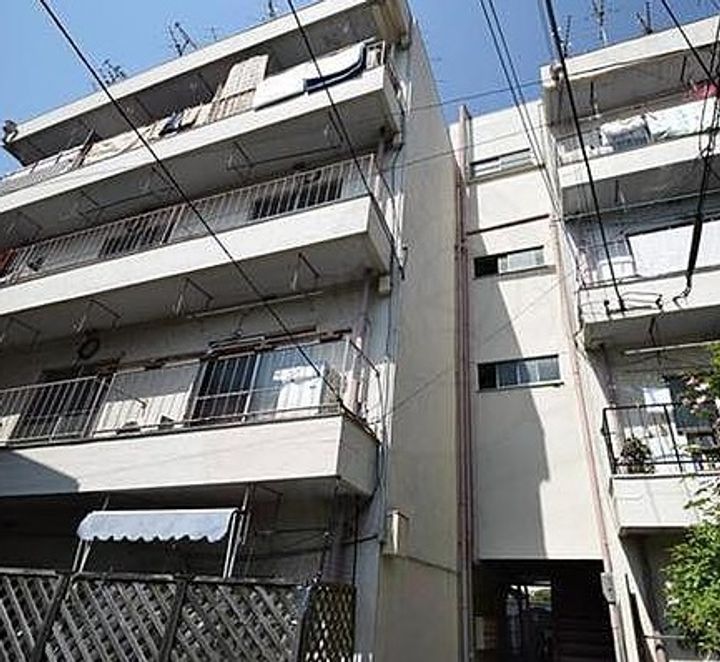 グリーンハイツ英田の外観