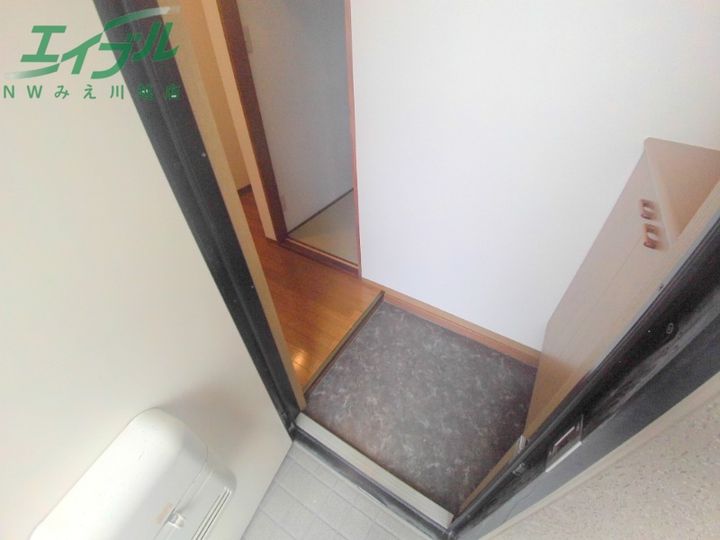 ノースエトランゼB棟の玄関