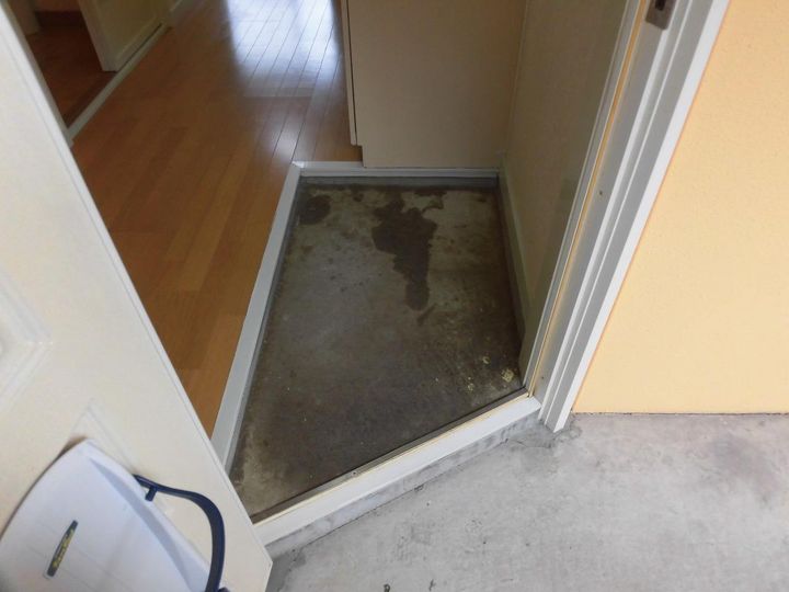 コーポ鈴木の玄関