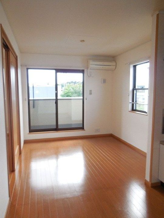 ウイン フォート レジデンスIIの居間