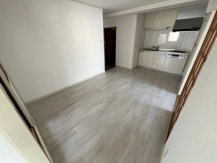 マスダビルの居間