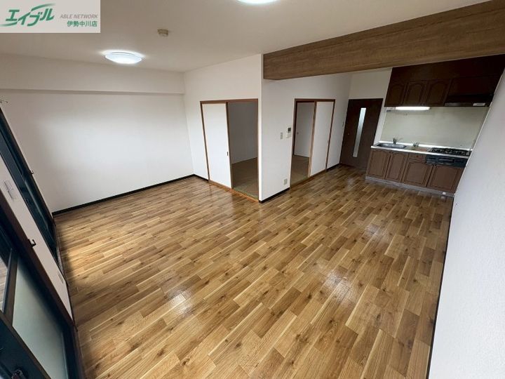 高茶屋豊城の居間
