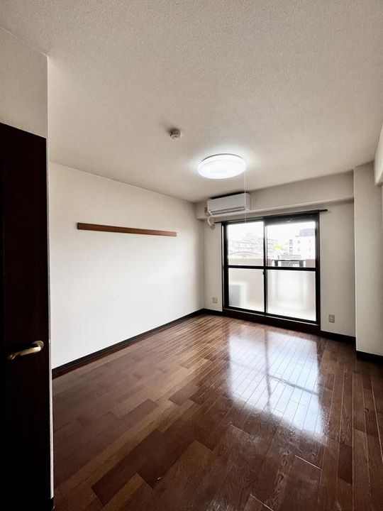 愛知県名古屋市西区城西2の賃貸マンションの居間