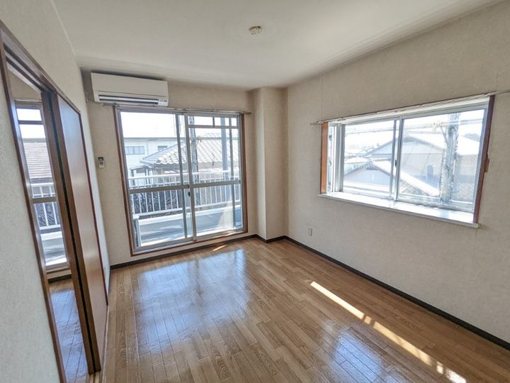 静岡県浜松市浜名区中瀬(マンション)の賃貸物件の居間