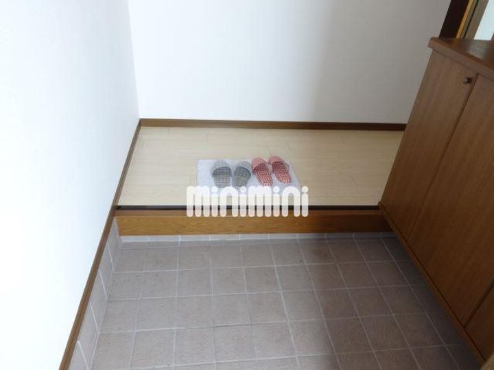 リヴィエール辰起の玄関