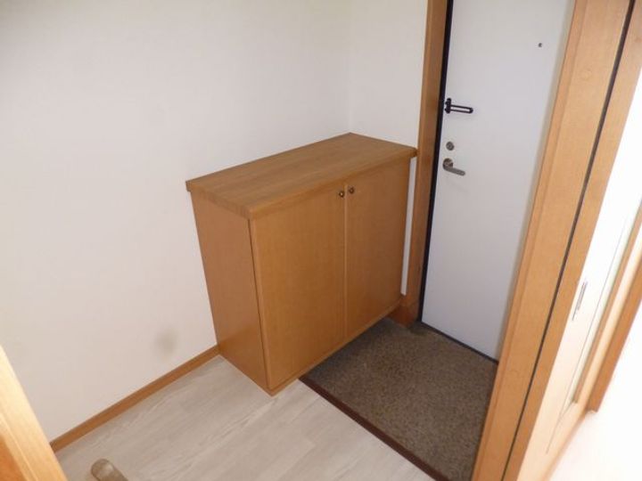 メゾンソレイユ B棟の玄関