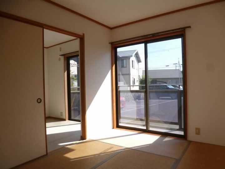 メゾンソレイユ B棟の居間