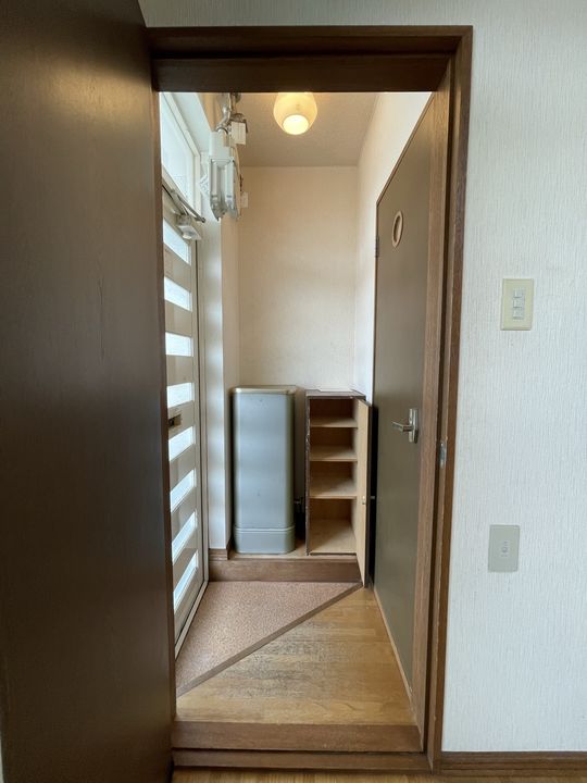 グランディール忠和の玄関