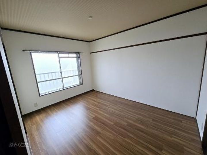 岡マンションの居間