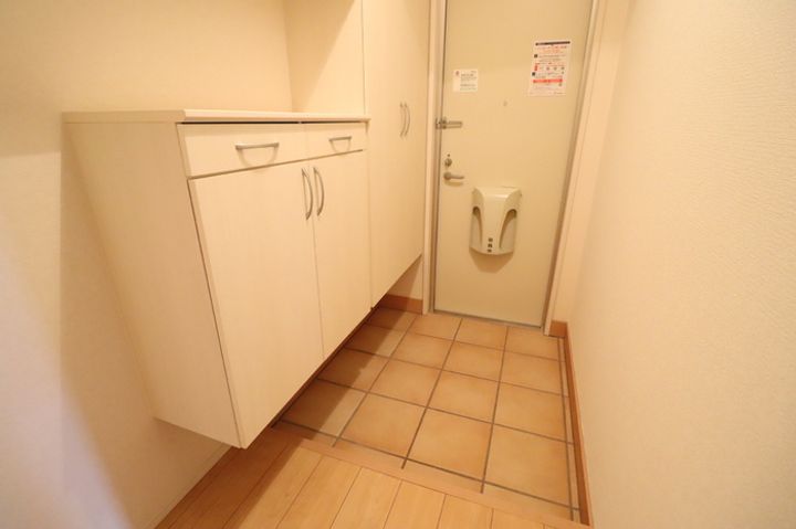 石川県金沢市窪5(一戸建)の賃貸物件の玄関