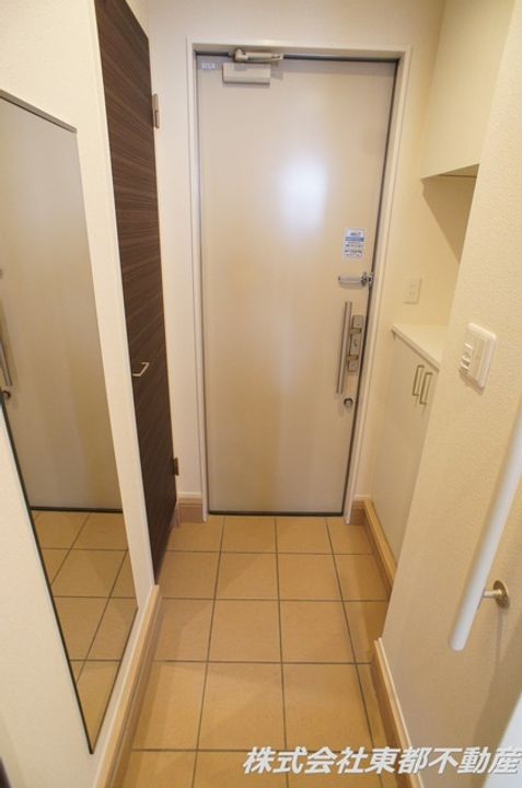 The Belcher’s Sakuragaoka Flat B棟の玄関