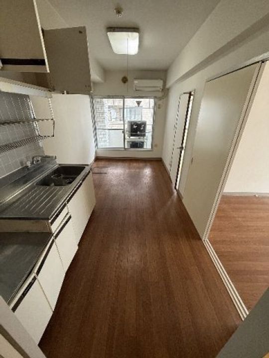 MMフジイの居間