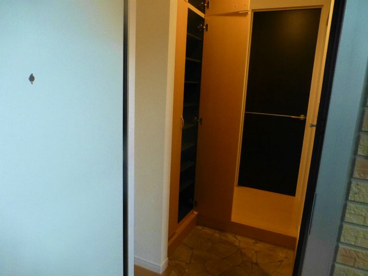 千葉県千葉市稲毛区小深町(マンション)の賃貸物件の玄関