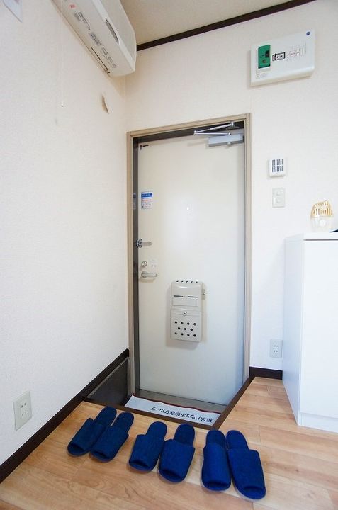 フレグランスBの玄関