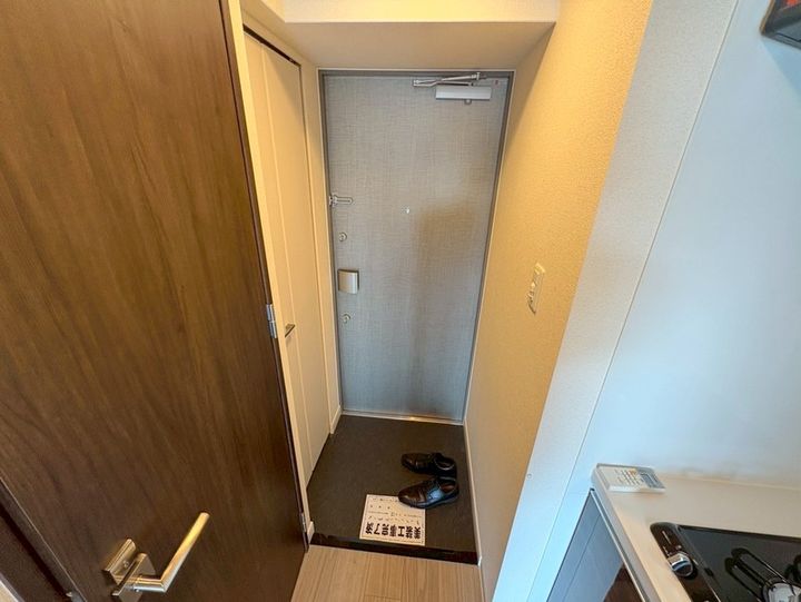 ファステート北大阪ラッセルの玄関