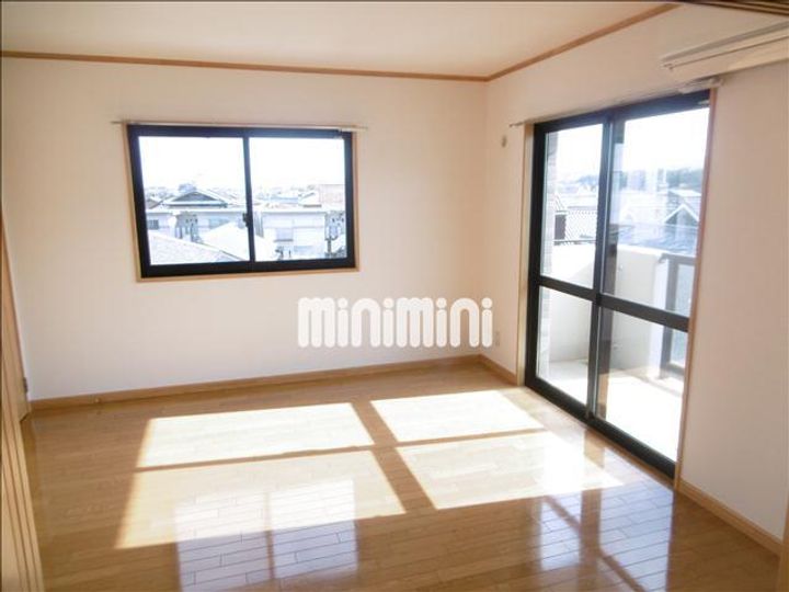 レステ ヴィラの居間