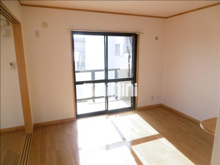 レステ ヴィラの居間