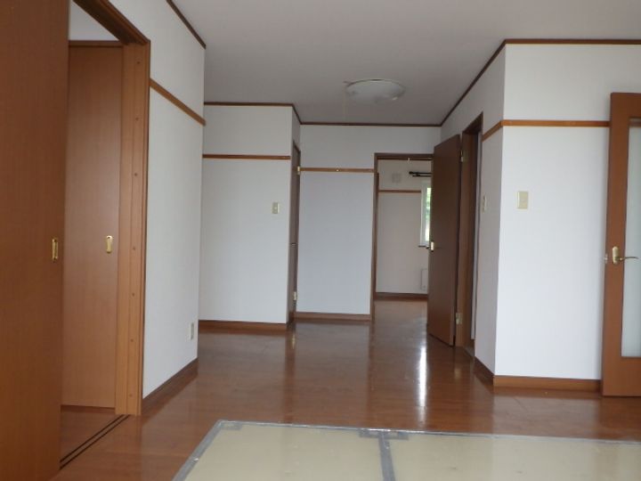 メルセデス栄1の居間