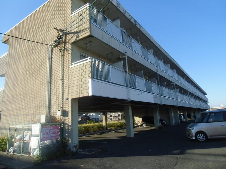 三重県津市藤方(マンション)の賃貸物件の外観