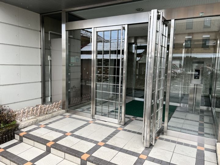アーバンセラーの外観