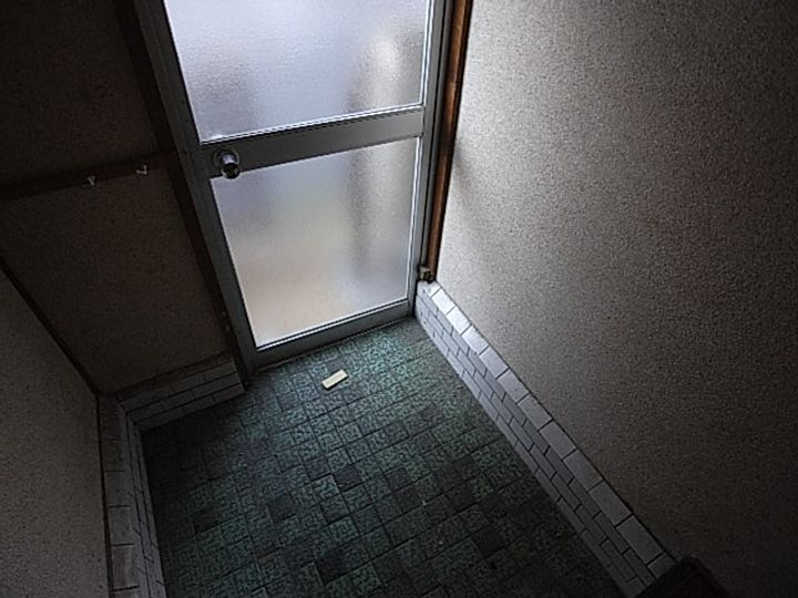 大阪府寝屋川市明和1(一戸建)の賃貸物件の玄関