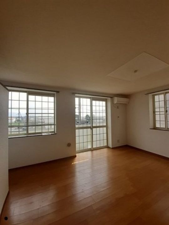 香川県観音寺市出作町(アパート)の賃貸物件の居間