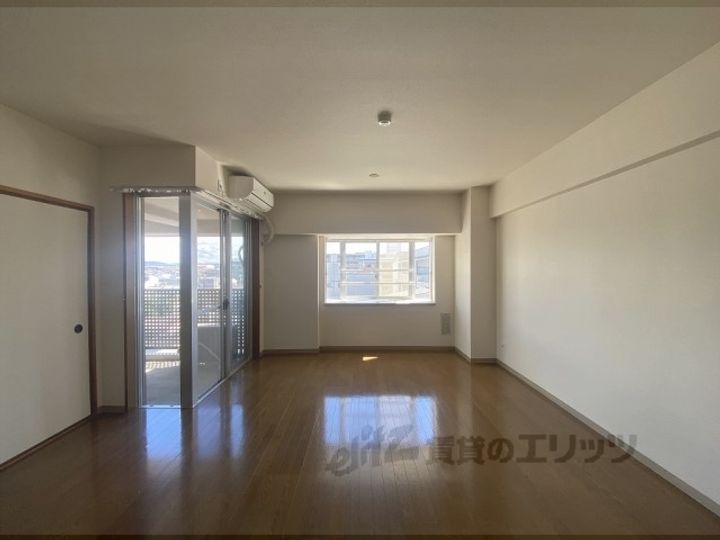 シャリマー五条の居間