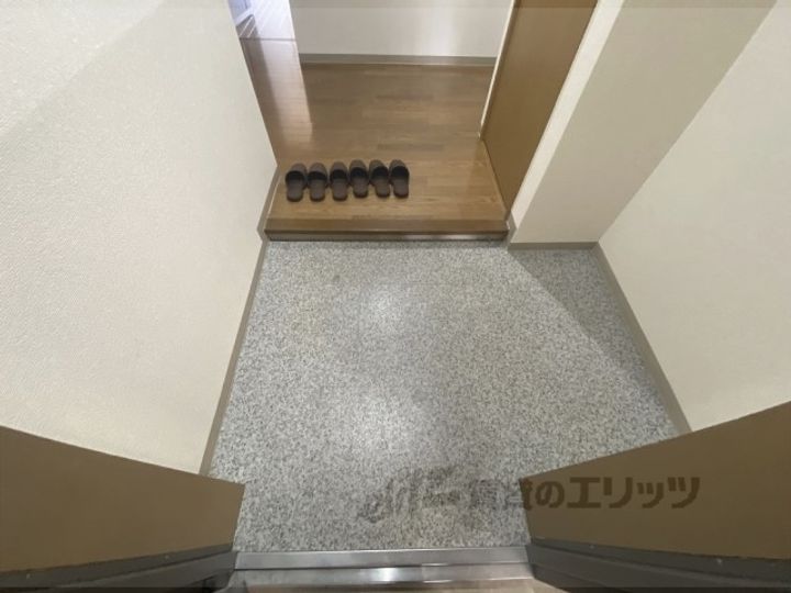 シャリマー五条の玄関