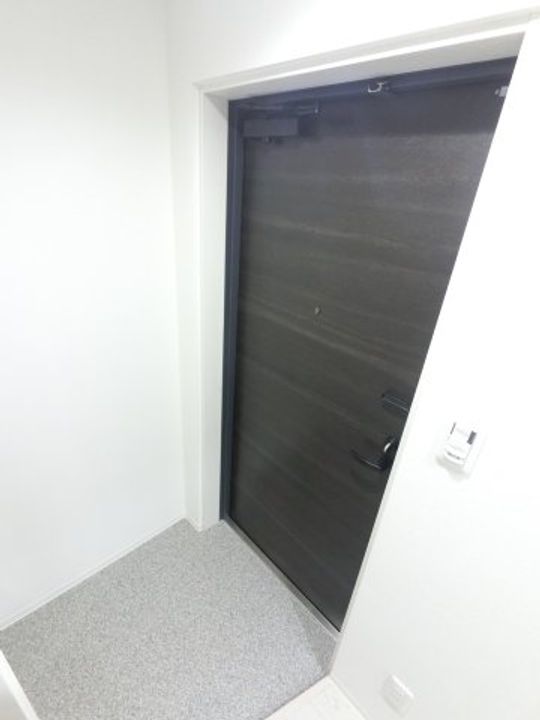 Alivis船橋Eastの玄関
