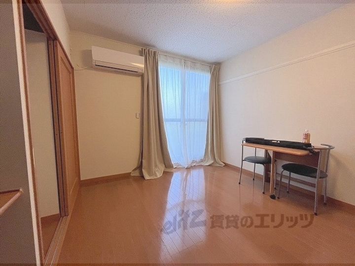 レオパレス隆の居間