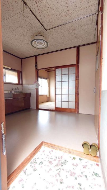 西原アパートIVの玄関