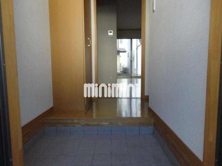 メイウールメゾン新伝馬の玄関
